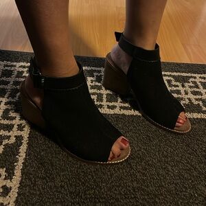 Chic Black Open-Toe Wedge Sandals
